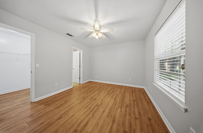 Building Photo - 3 Bedroom 2 Bathroom Single Family Home located in NW Tallahassee!