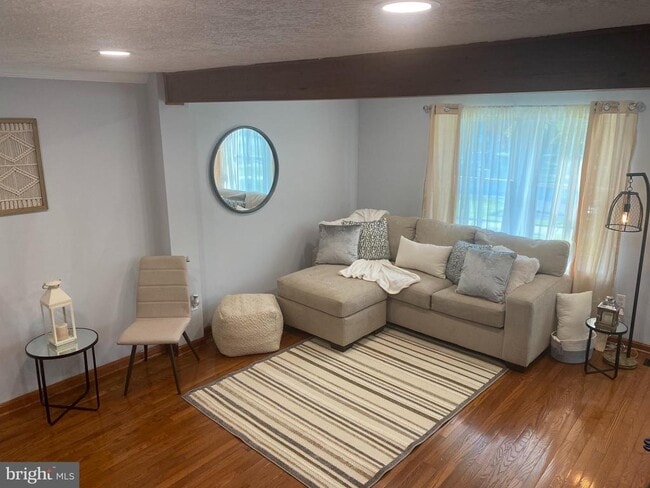 Building Photo - 7 Capland Ct