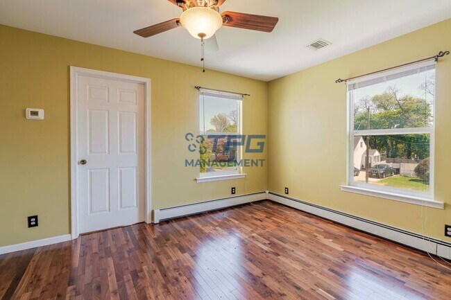 Building Photo - 8 Windsor Dr