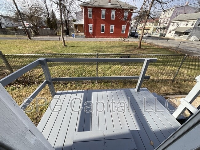 Building Photo - 124 Ann St