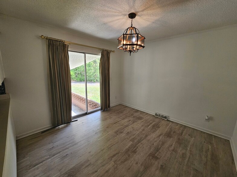 Building Photo - 4119 Fairlawn Dr