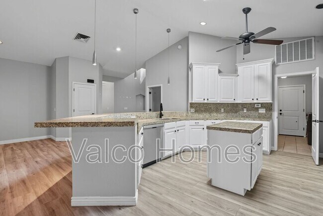 Building Photo - 6326 N 14th Pl