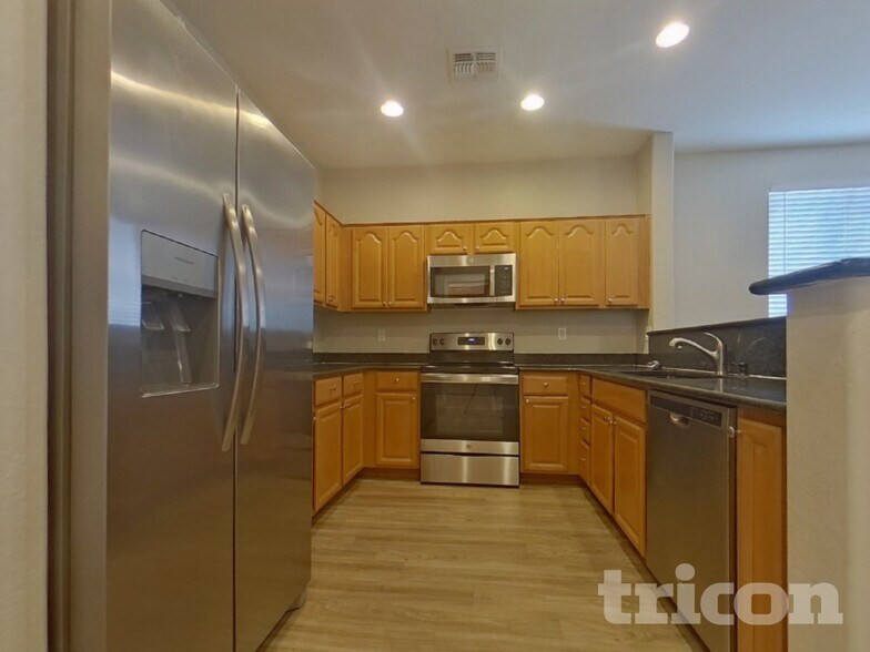 Building Photo - 17307 W Monroe St