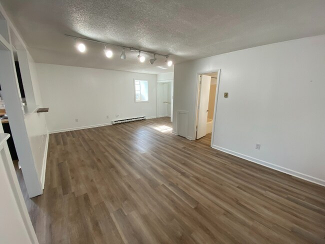 Building Photo - 610 N Eisenhower Dr