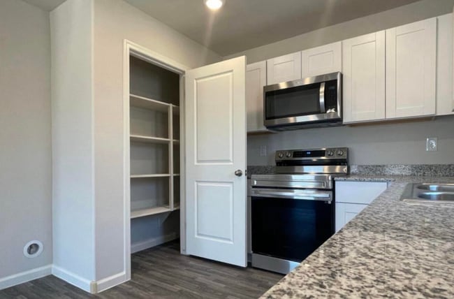 Building Photo - Charming 3 bed 2 bath home located in Eloy!