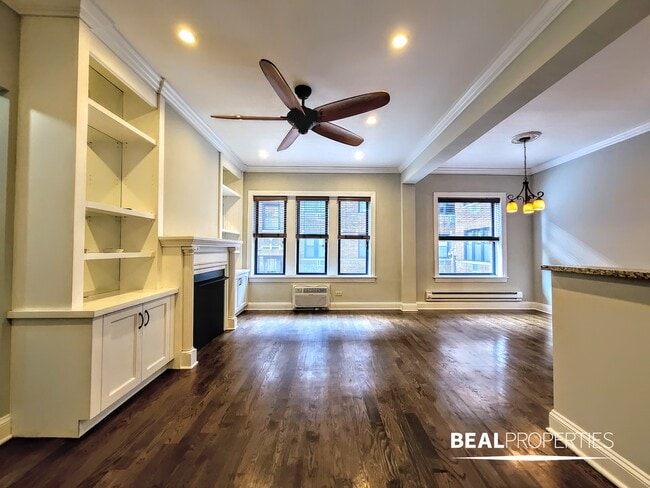 Building Photo - 744 W Addison St