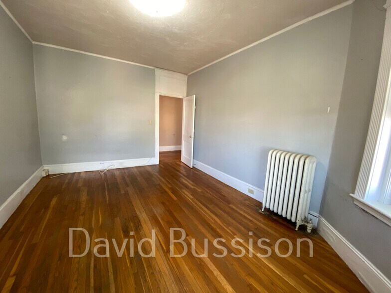 Building Photo - 75 Chester St