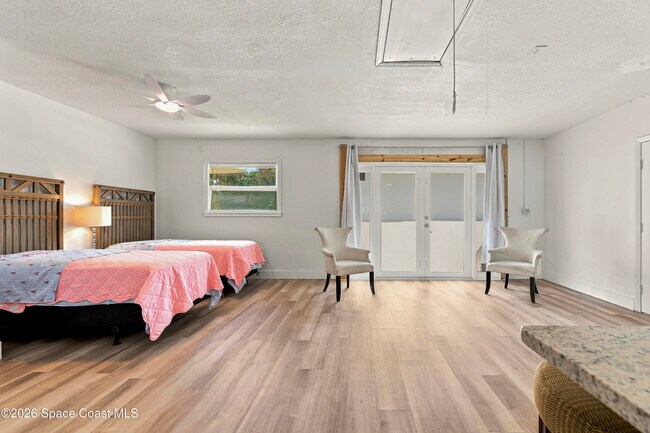 Building Photo - 215 Pelican Dr