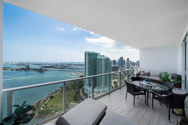 Building Photo - 2020 N Bayshore Dr