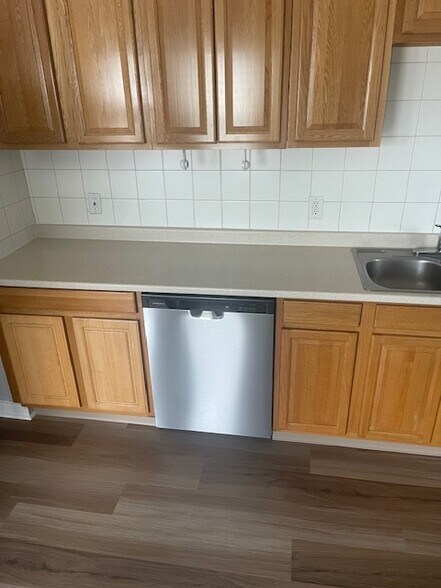 Building Photo - 16 Hanna St