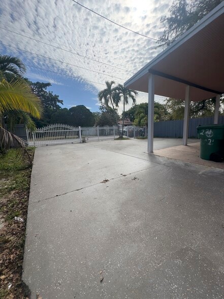 Building Photo - 221 NW 75th St