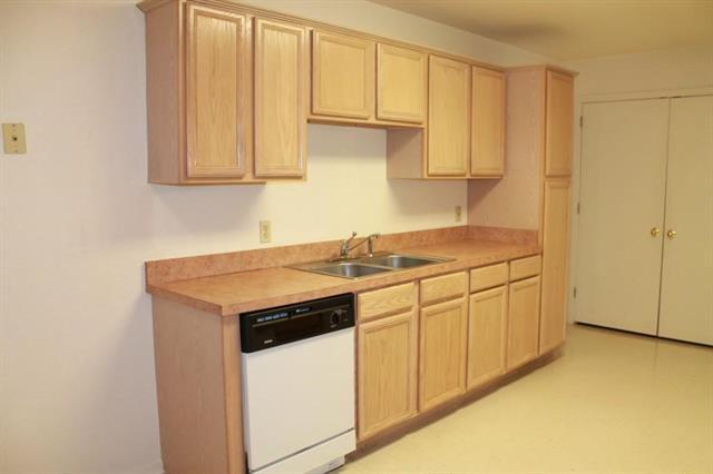 Building Photo - 1424 Walters Dr