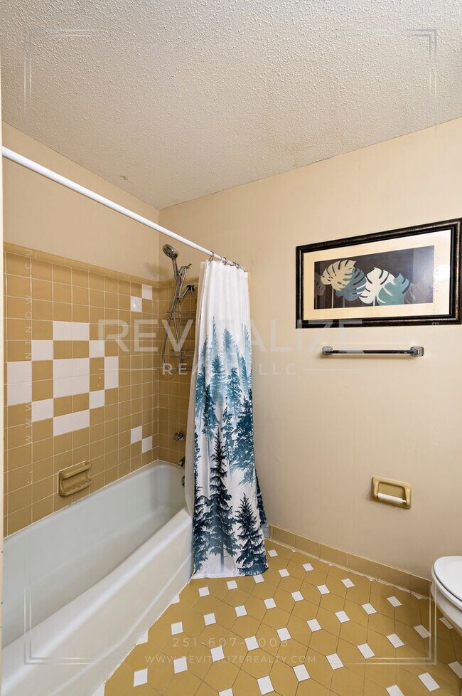 Building Photo - Charming 3 Bed 2 Ba Home Close to Saraland