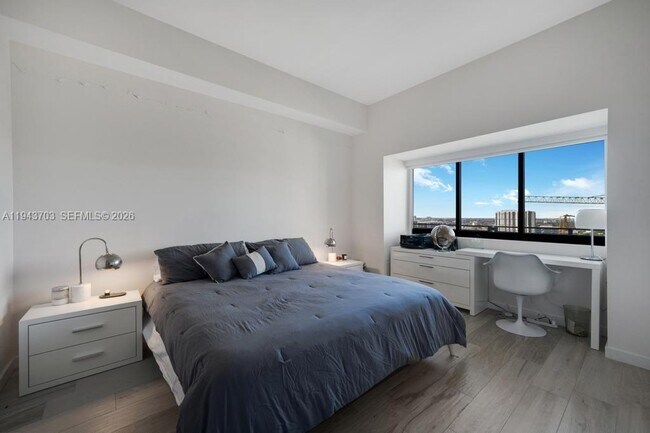 Building Photo - 480 NE 31st St