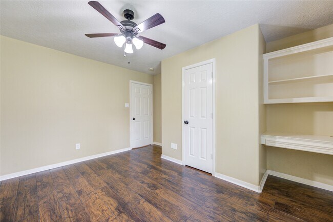 Building Photo - 9550 Thousand Oaks Loop