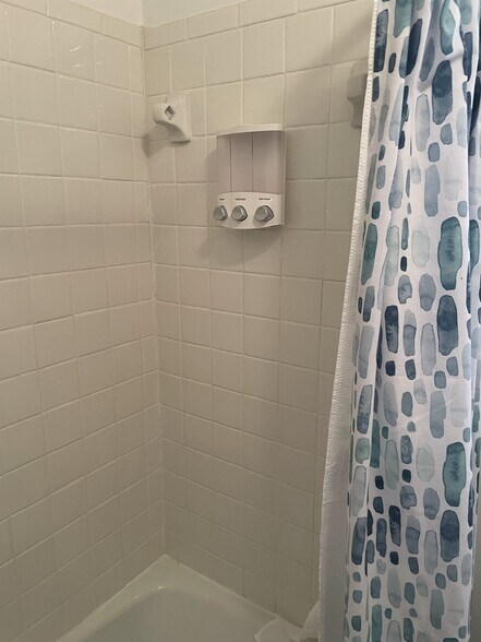 Guest Bathroom tub/shower combo - 11500 February Drive