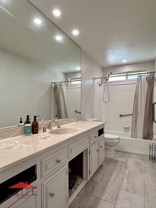 Building Photo - AVAILABLE NOW