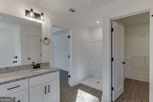 Building Photo - 585 Clayton St