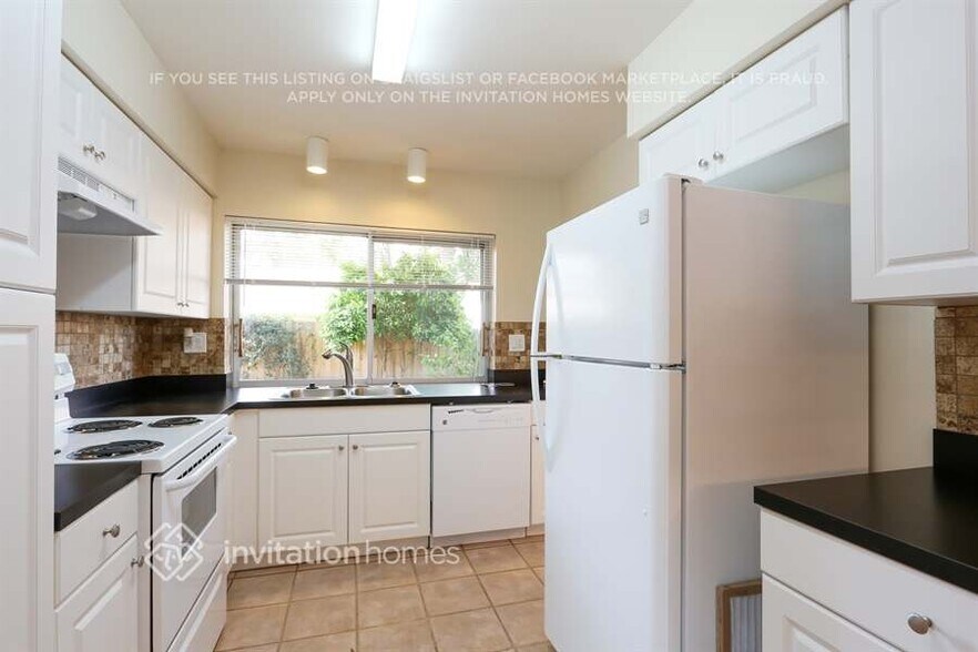 Building Photo - 2732 Wiltshire Ave