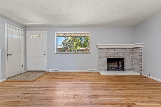 Building Photo - 3512 W Berry Dr