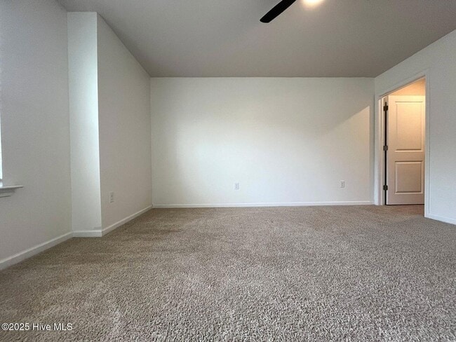 Building Photo - 275 Roberts Pl