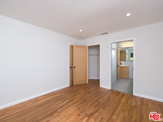 Building Photo - 2933 Acresite St