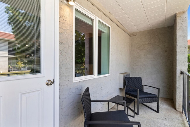 Building Photo - 30 US-9W