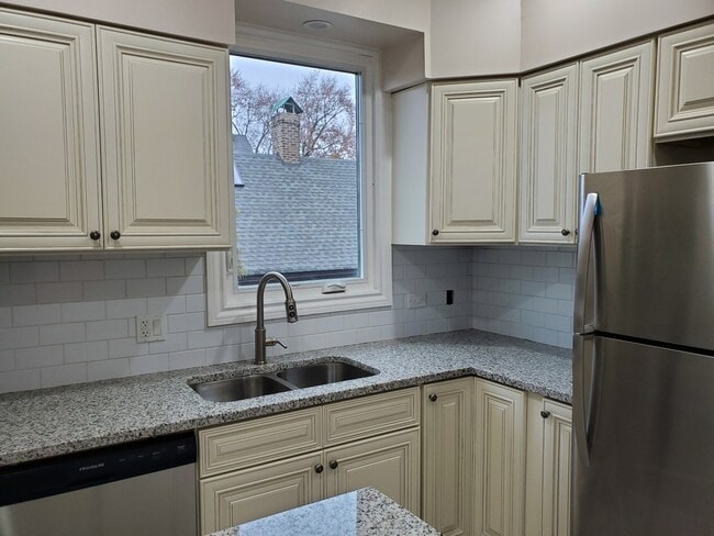 Building Photo - 4130 N Monticello Ave