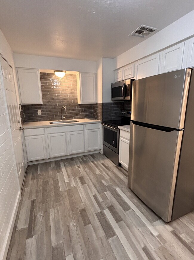Building Photo - Available Now! One Bedroom Near Old Town S...