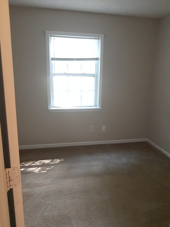 2nd bedroom - 505 Aster Ct