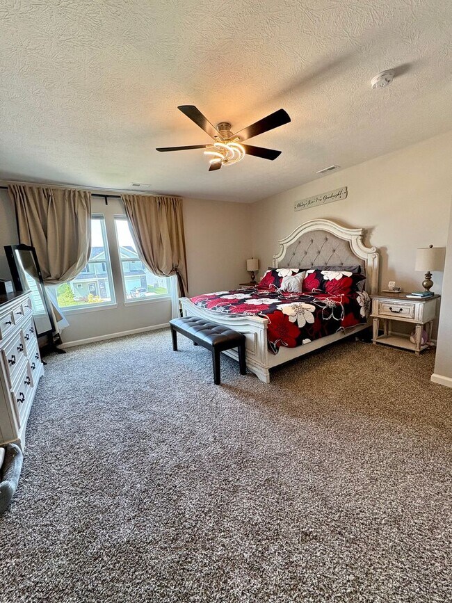 Building Photo - 4 Bed Lafayette Home with Master Retreat, Entertainers Kitchen, & Fenced-In Backyard!