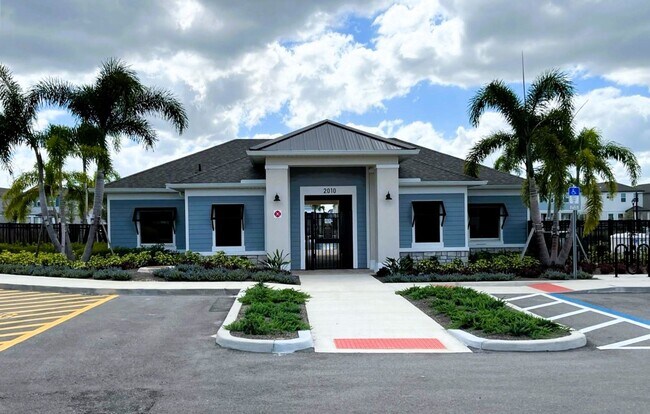 Building Photo - Coming Soon! Gorgeous Townhome For Rent in Horizon West Winter Garden  just west of Disney off th...