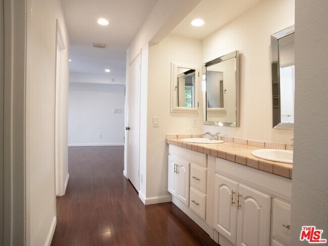 Building Photo - 1655 Selby Ave