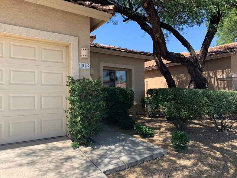 Primary Photo - 1048 E Susan Ln