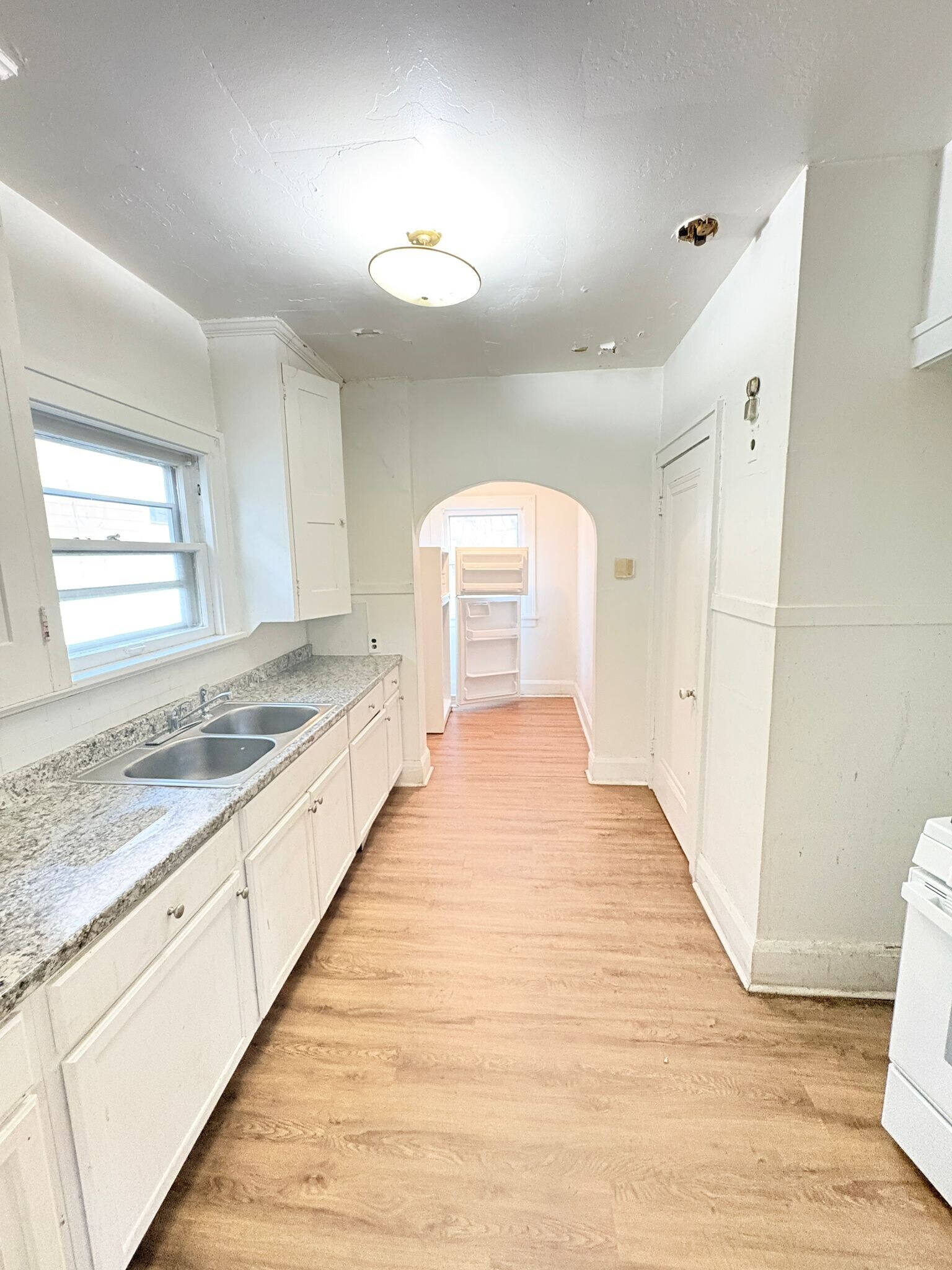 Building Photo - 1907 Oakwood Ave