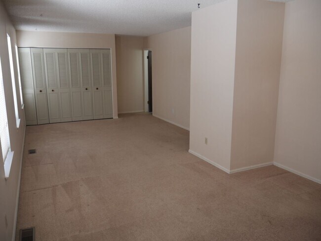 Building Photo - 2524 Garden Way