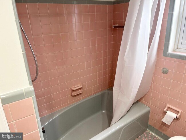 Building Photo - 1223 Drexel Ave