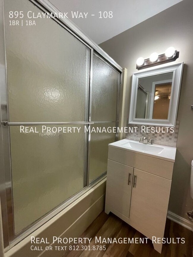 Building Photo - 895 Claymark Way