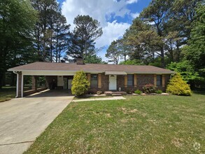 Building Photo - Country-Like Living in the City Limits – R...
