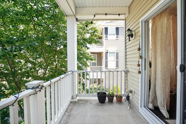 Building Photo - Spacious 3BR Condo in Westborough