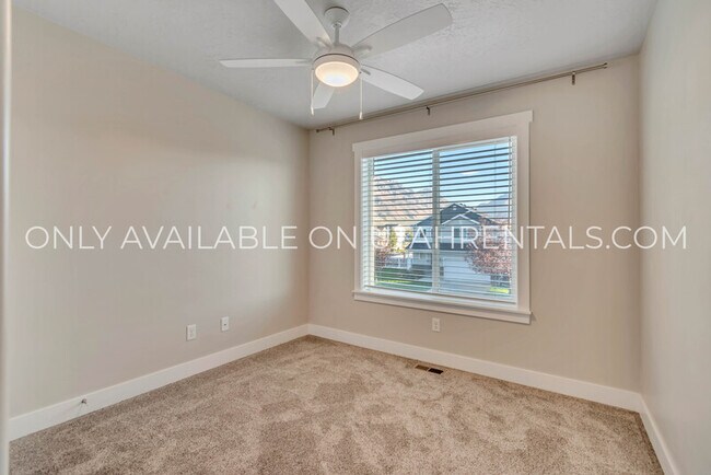 Building Photo - 62 860 N