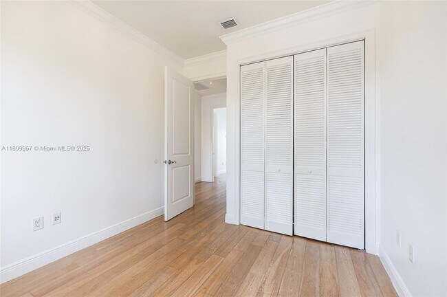 Building Photo - 464 Fernwood Rd