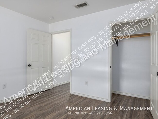 Building Photo - Cozy 2-Bedroom 1-Bath Duplex Unit Availabl...