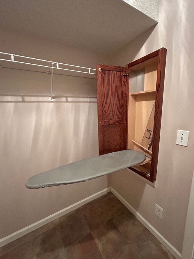 Building Photo - 273 Ivy Pl