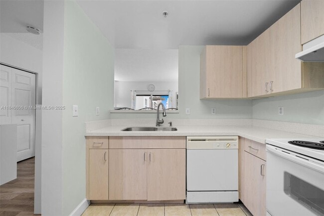 Building Photo - 50 Menores Ave