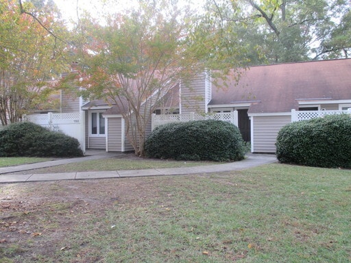 Primary Photo - 2 Bedrooms, 1 bathroom Cathedral ceiling i...