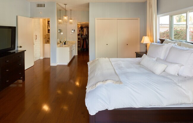 Building Photo - 817 10th St