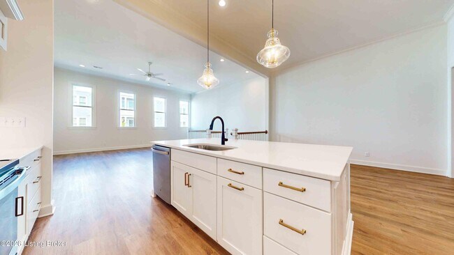 Building Photo - 6353 Meeting St