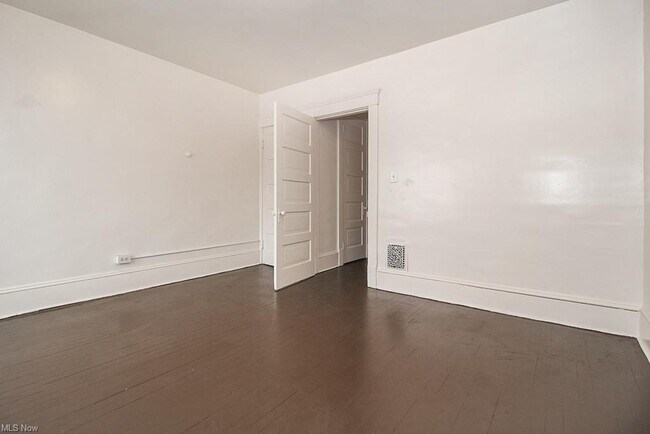 Building Photo - 1312 W 91st St