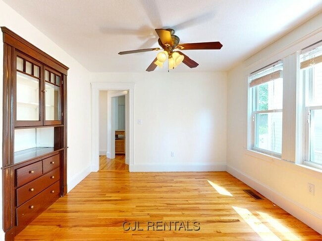 Building Photo - 25 Charlotte Rd